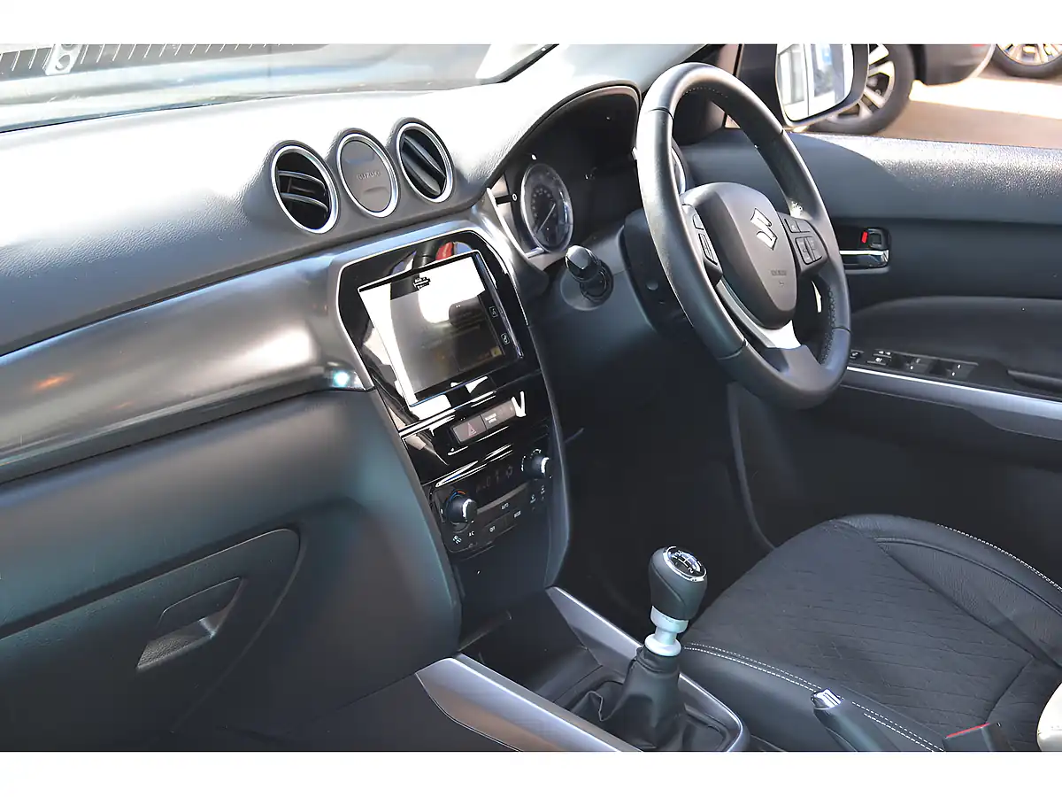 Used 2023 Suzuki Vitara SZ5 Black - Interior and Exterior details 18