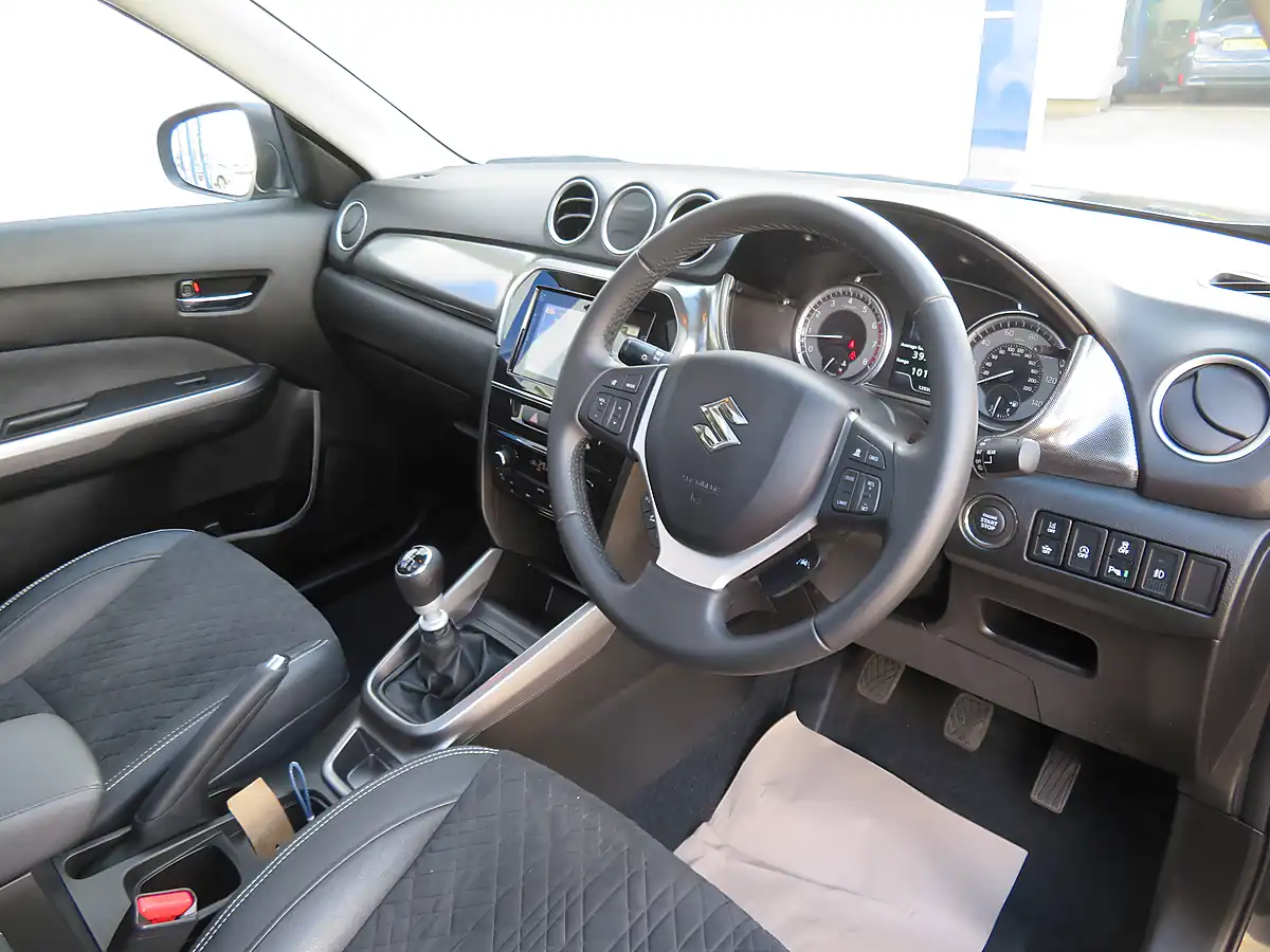 Used 2023 Suzuki Vitara SZ5 Black - Interior and Exterior details 10