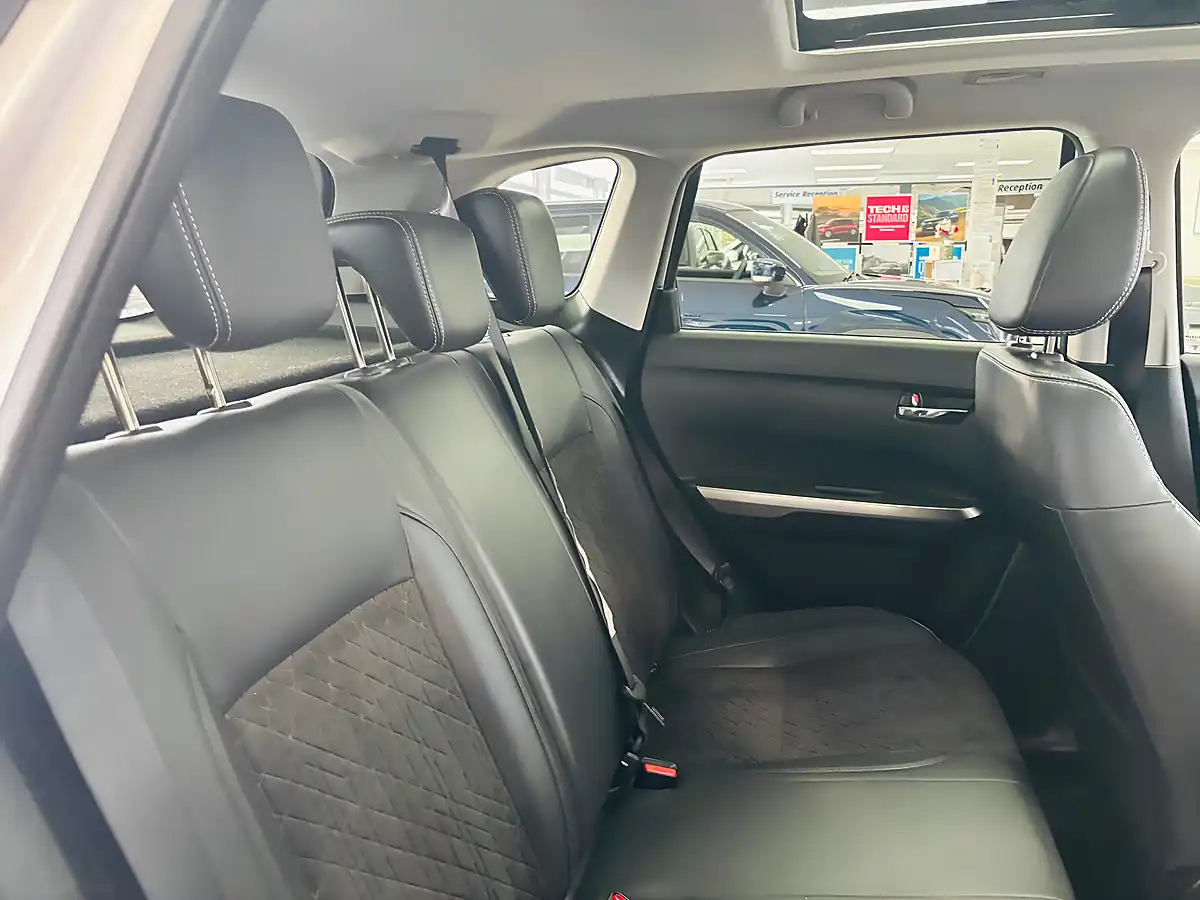 Used 2023 Suzuki Vitara SZ5 Silver - Interior and Exterior details 14