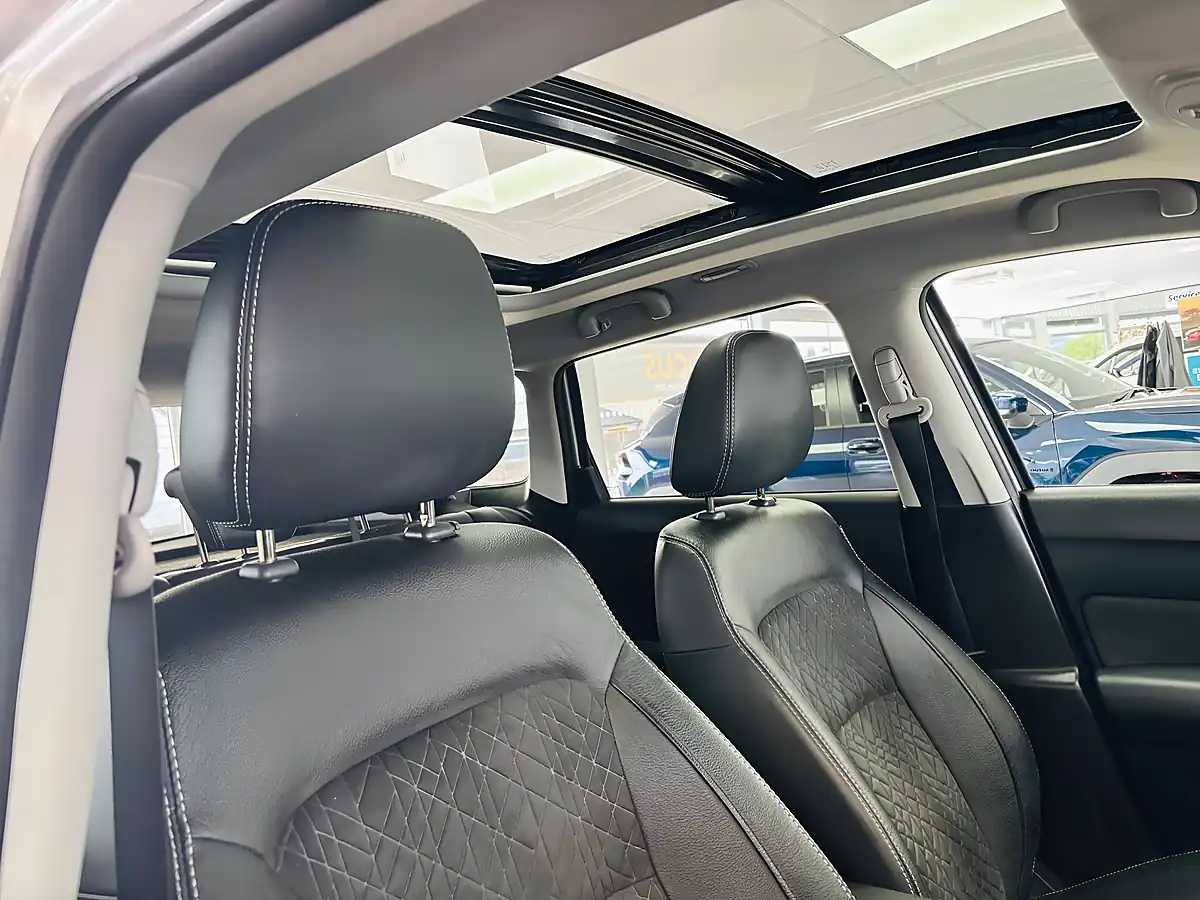 Used 2023 Suzuki Vitara SZ5 Silver - Interior and Exterior details 15