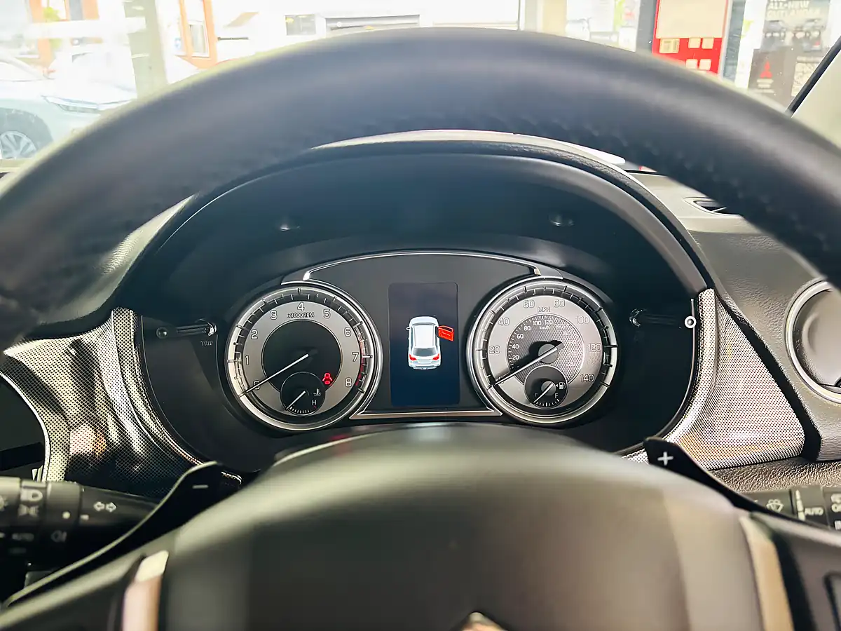 Used 2023 Suzuki Vitara SZ5 Silver - Interior and Exterior details 17