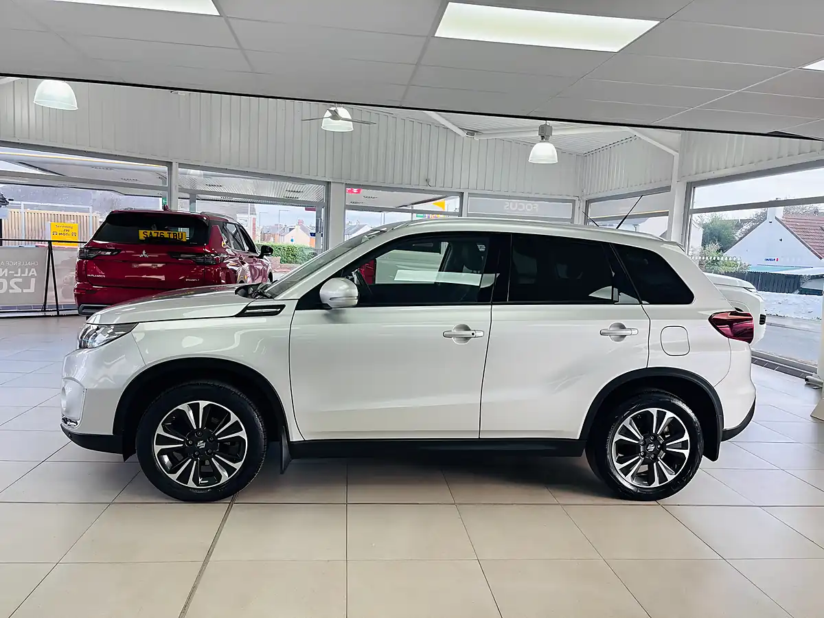 Used 2023 Suzuki Vitara SZ5 Silver - Interior and Exterior details 4