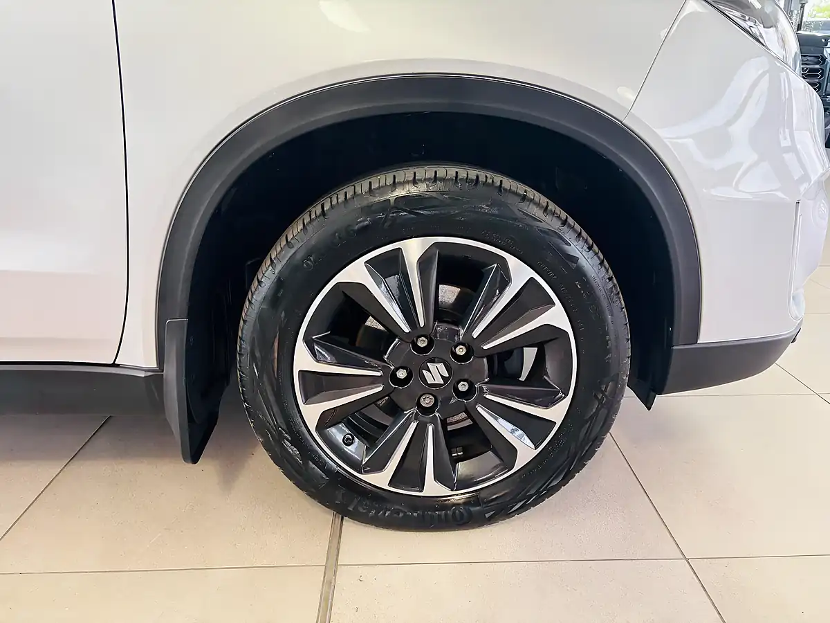 Used 2023 Suzuki Vitara SZ5 Silver - Interior and Exterior details 8