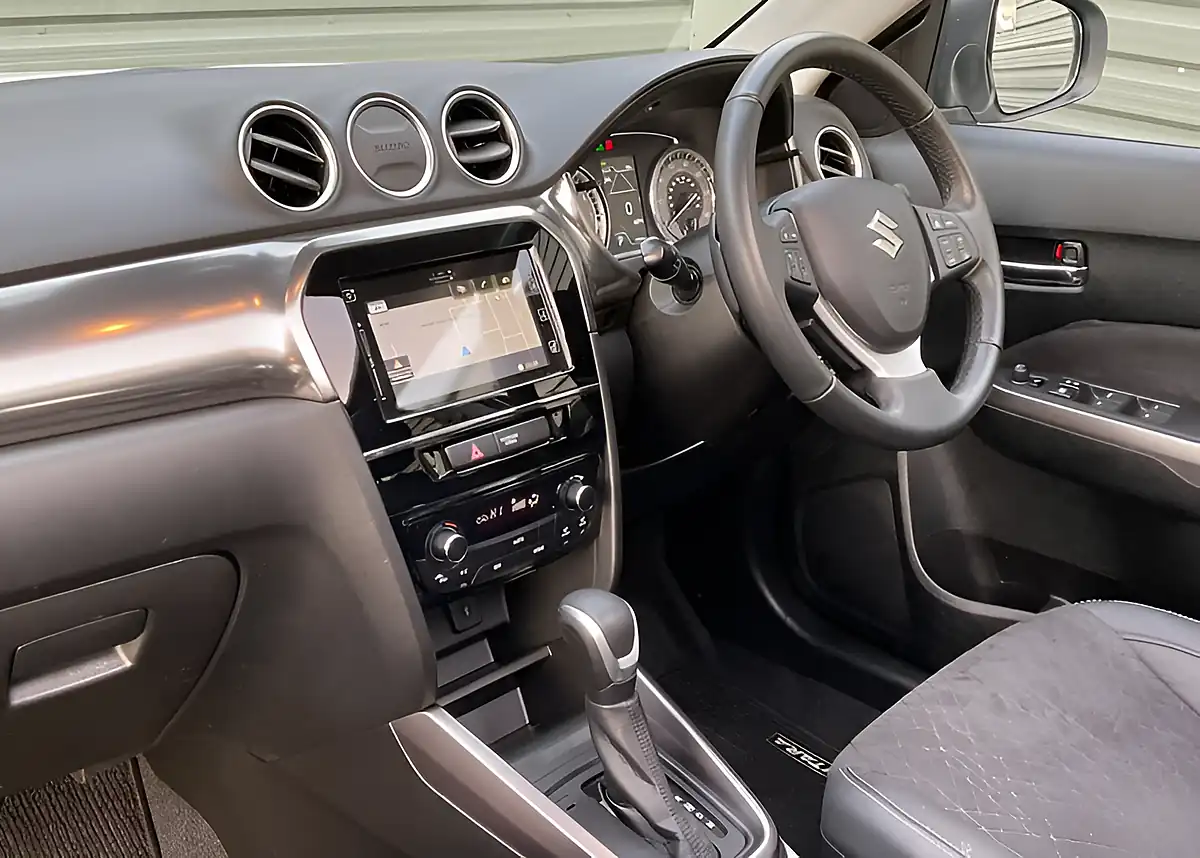 Used 2023 Suzuki Vitara SZ5 White - Interior and Exterior details 10