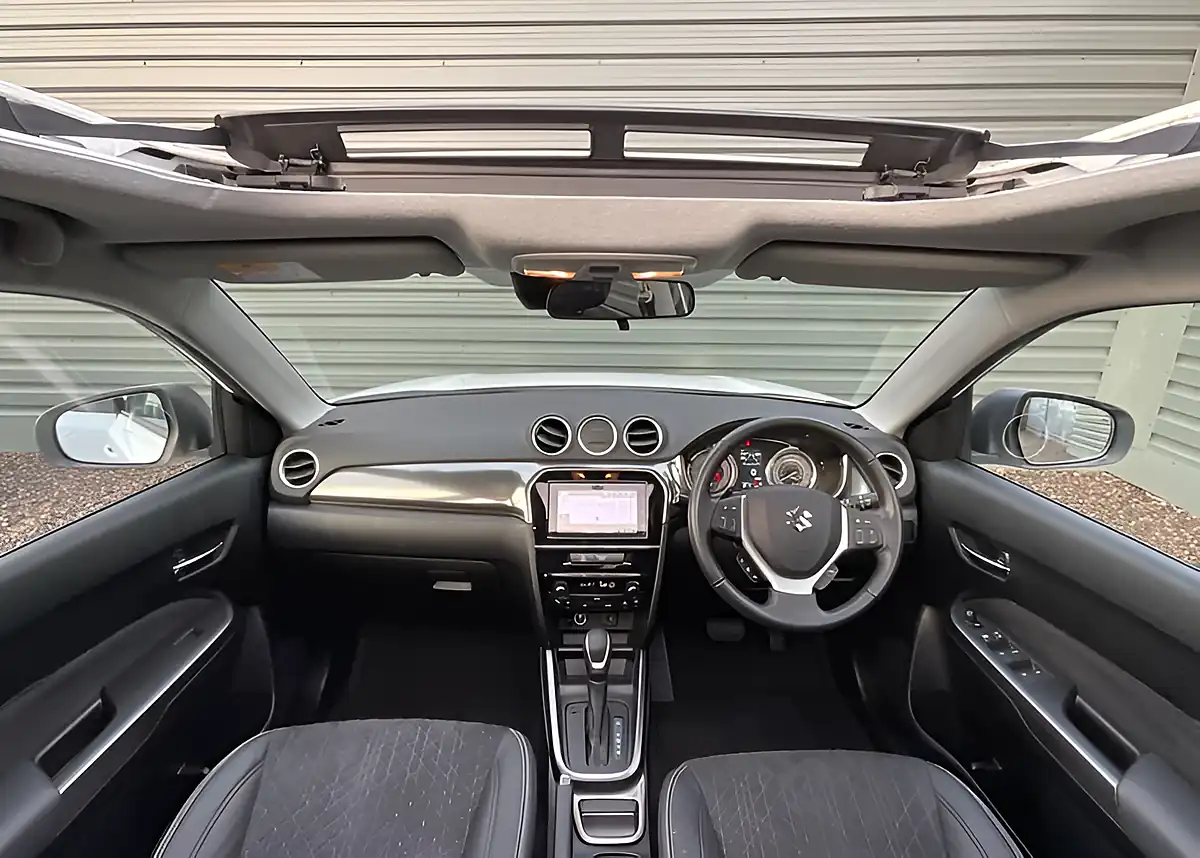 Used 2023 Suzuki Vitara SZ5 White - Interior and Exterior details 12