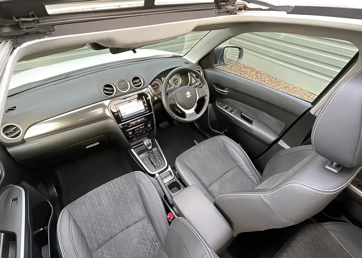 Used 2023 Suzuki Vitara SZ5 White - Interior and Exterior details 9