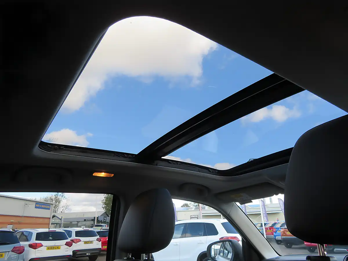 Used 2023 Suzuki Vitara SZ5 White - Interior and Exterior details 12