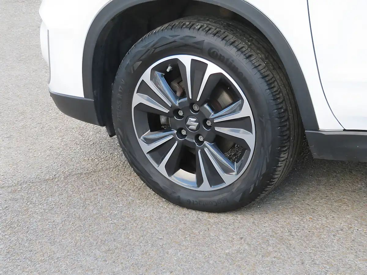 Used 2023 Suzuki Vitara SZ5 White - Interior and Exterior details 17