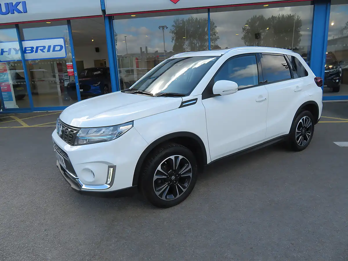 Used 2023 Suzuki Vitara SZ5 White - Interior and Exterior details 5