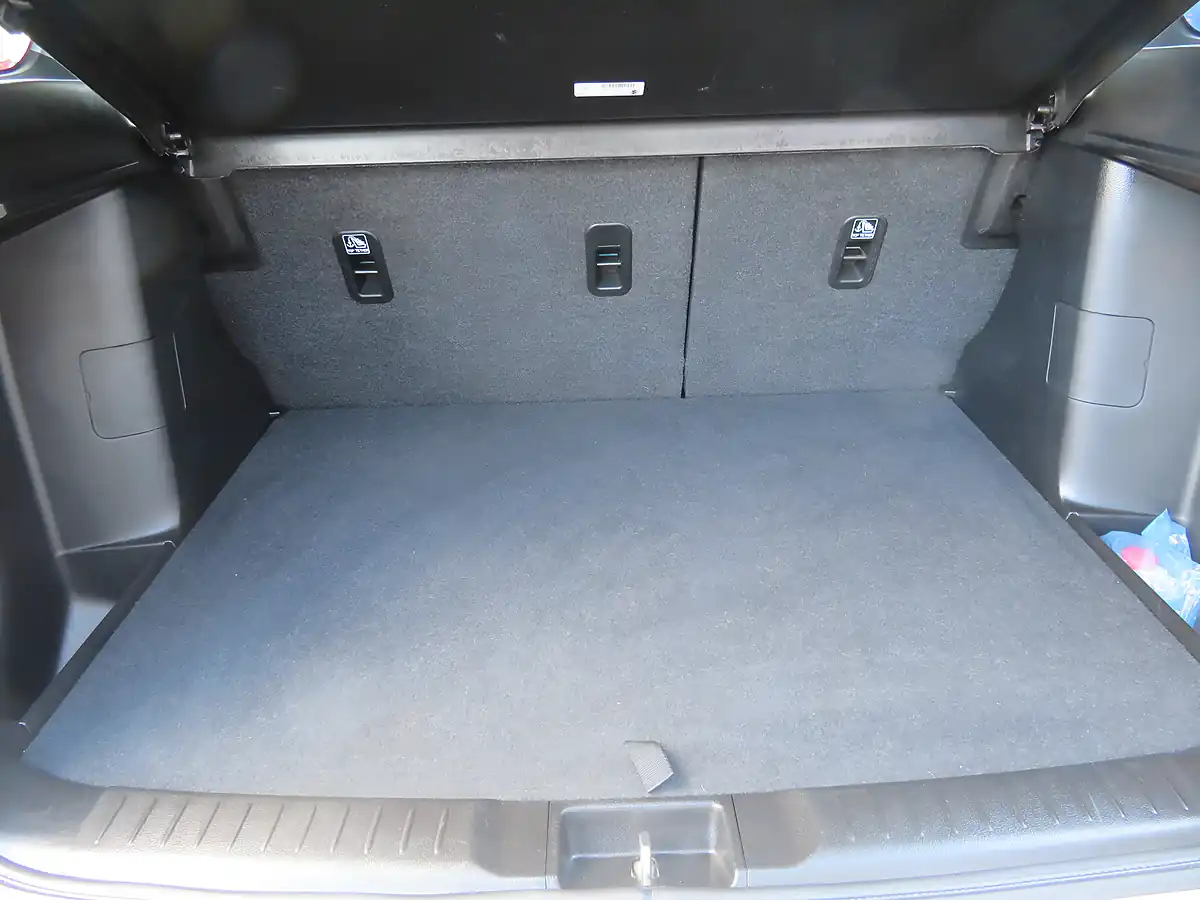 Used 2023 Suzuki Vitara SZ5 White - Interior and Exterior details 8