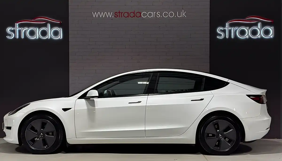 Used 2023 Tesla Model 3 Saloon White - Interior and Exterior details 20