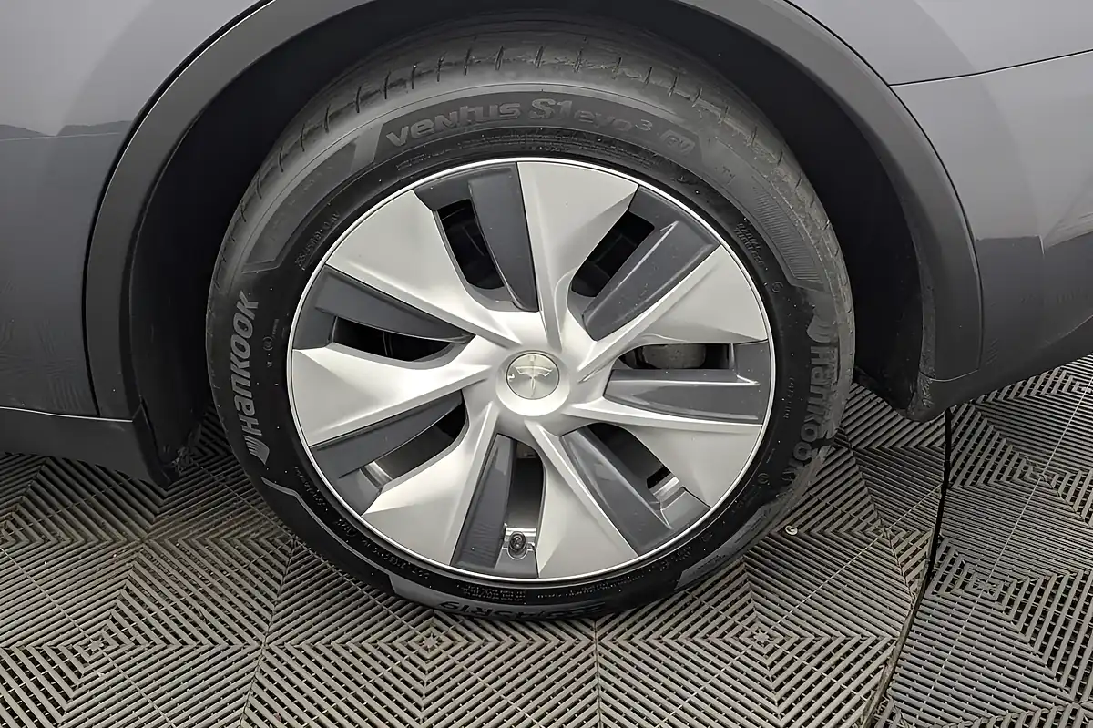 Used 2023 Tesla Model Y Grey - Interior and Exterior details 20