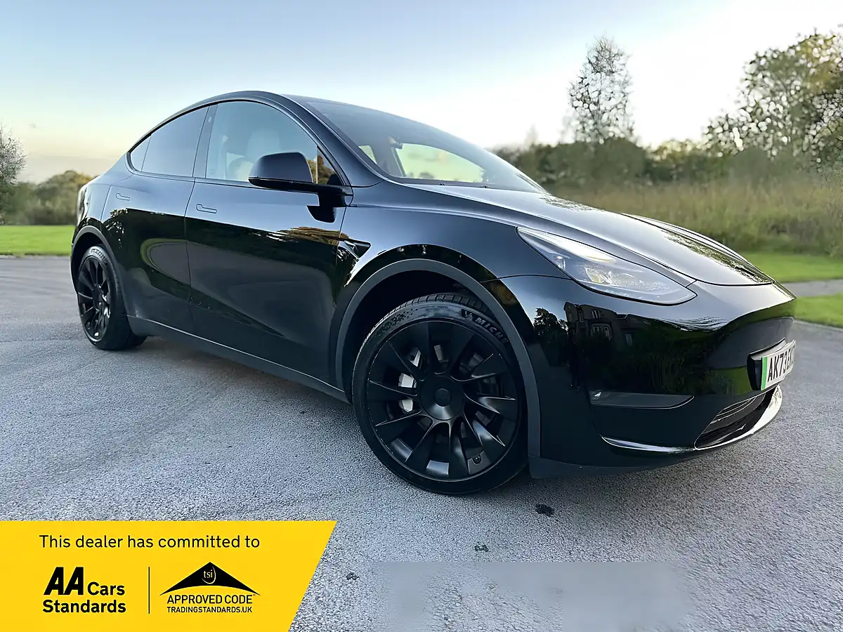 Used 2023 Tesla Model Y Long Range Black - Front View
