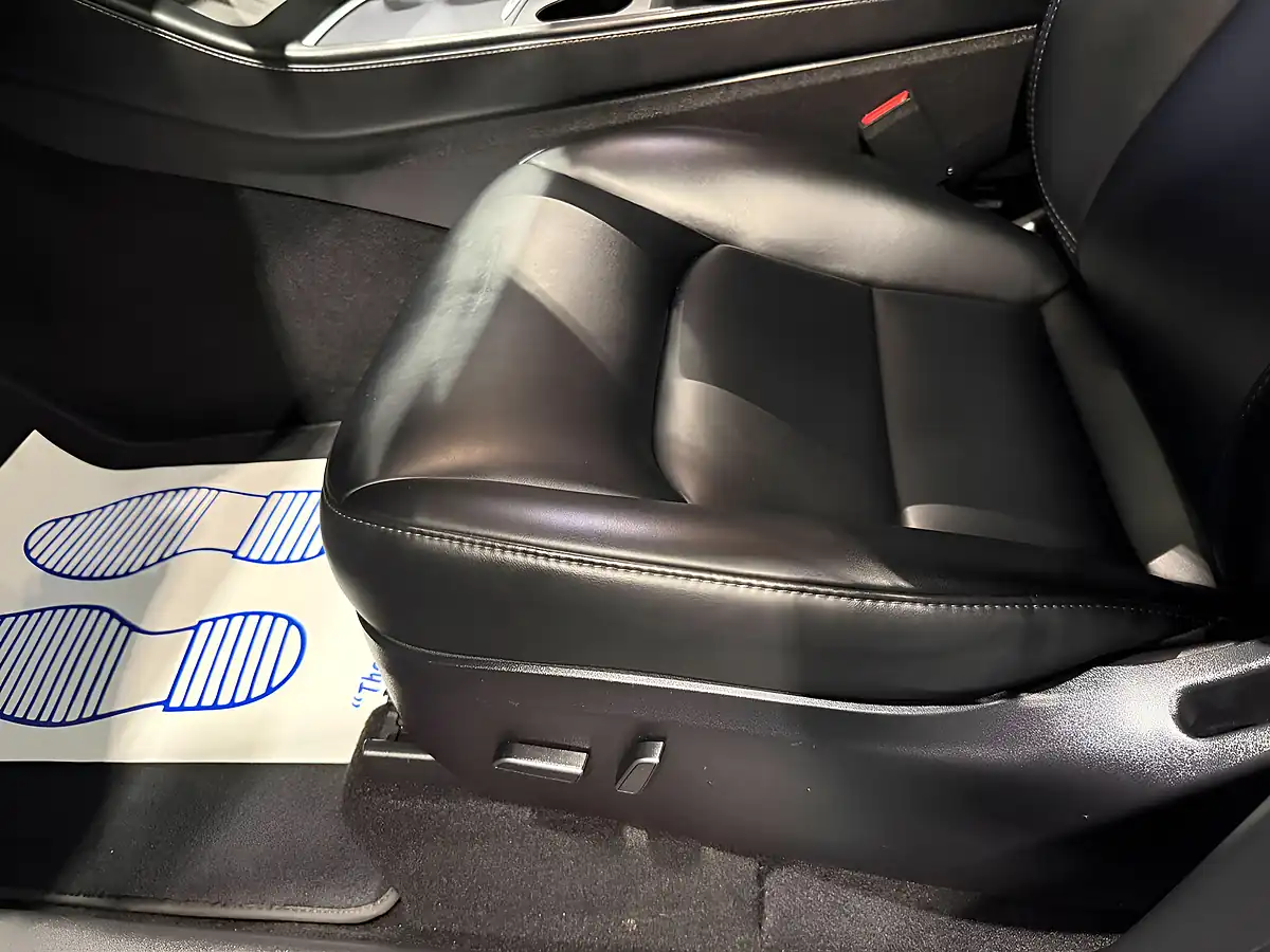 Used 2023 Tesla Model Y Long Range Blue - Interior and Exterior details 16
