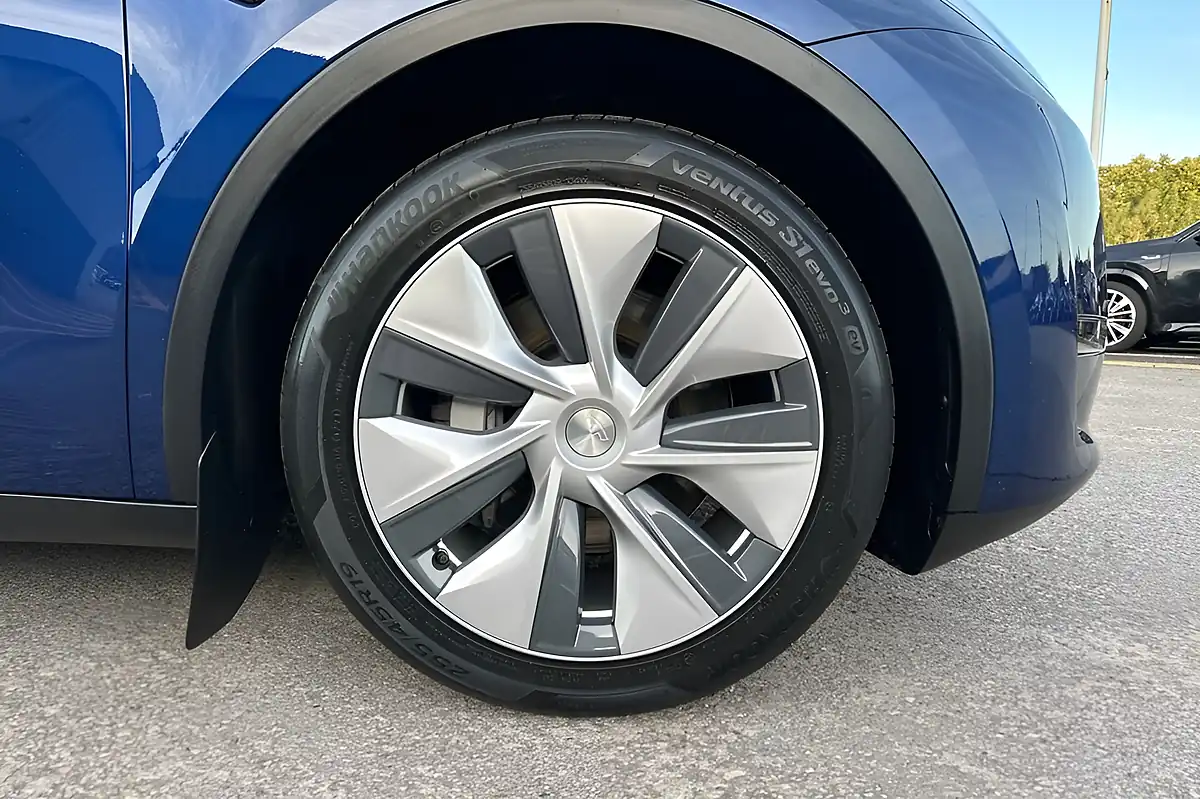 Used 2023 Tesla Model Y Long Range Blue - Interior and Exterior details 9