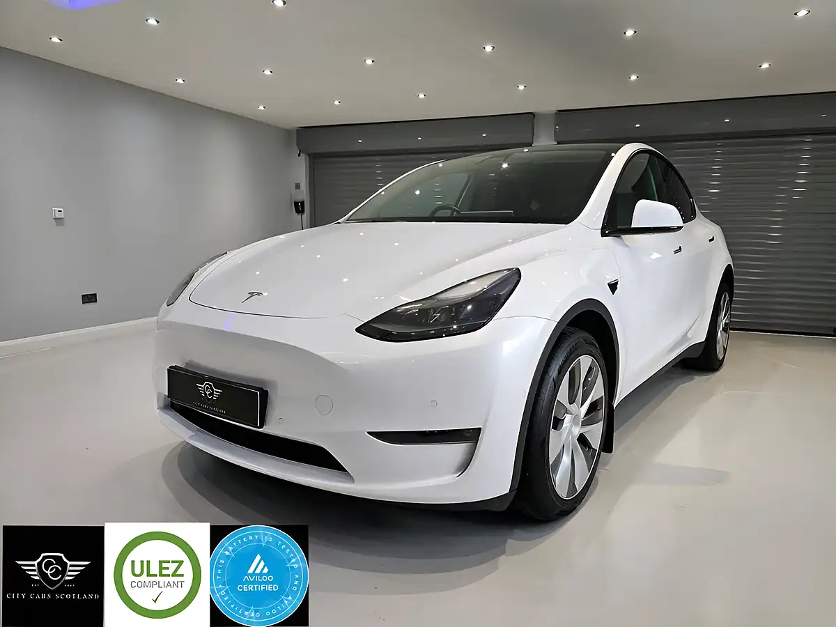 Used 2023 Tesla Model Y Long Range White - Front View