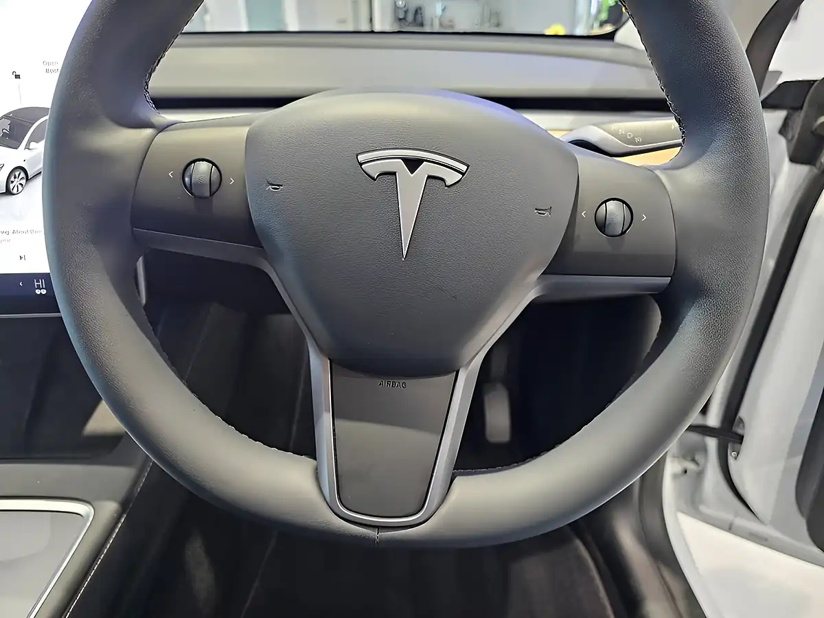 Used 2023 Tesla Model Y Long Range White - Interior and Exterior details 13