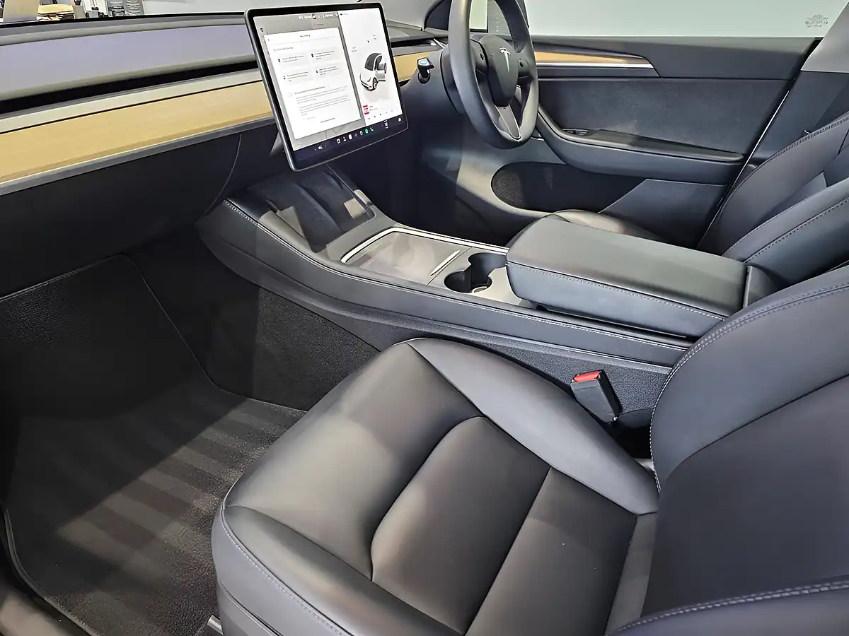 Used 2023 Tesla Model Y Long Range White - Interior and Exterior details 14