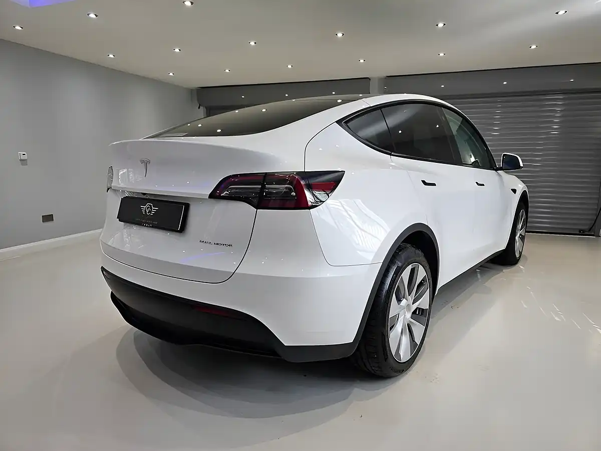 Used 2023 Tesla Model Y Long Range White - Interior and Exterior details 4
