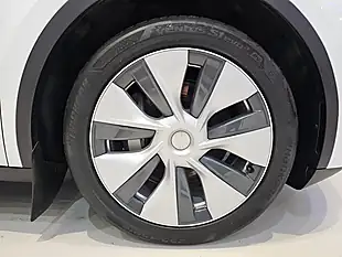 Used 2023 Tesla Model Y Long Range White - Interior and Exterior details 8