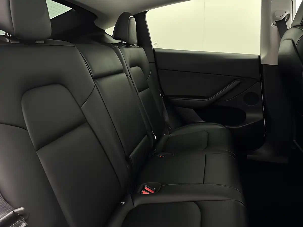 Used 2023 Tesla Model Y Long Range White - Interior and Exterior details 17