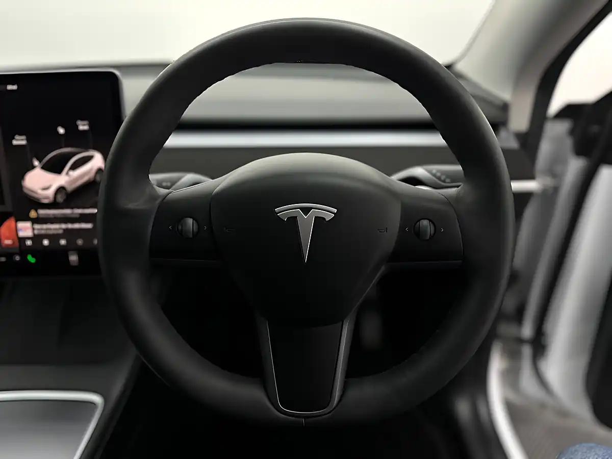 Used 2023 Tesla Model Y Long Range White - Interior and Exterior details 18