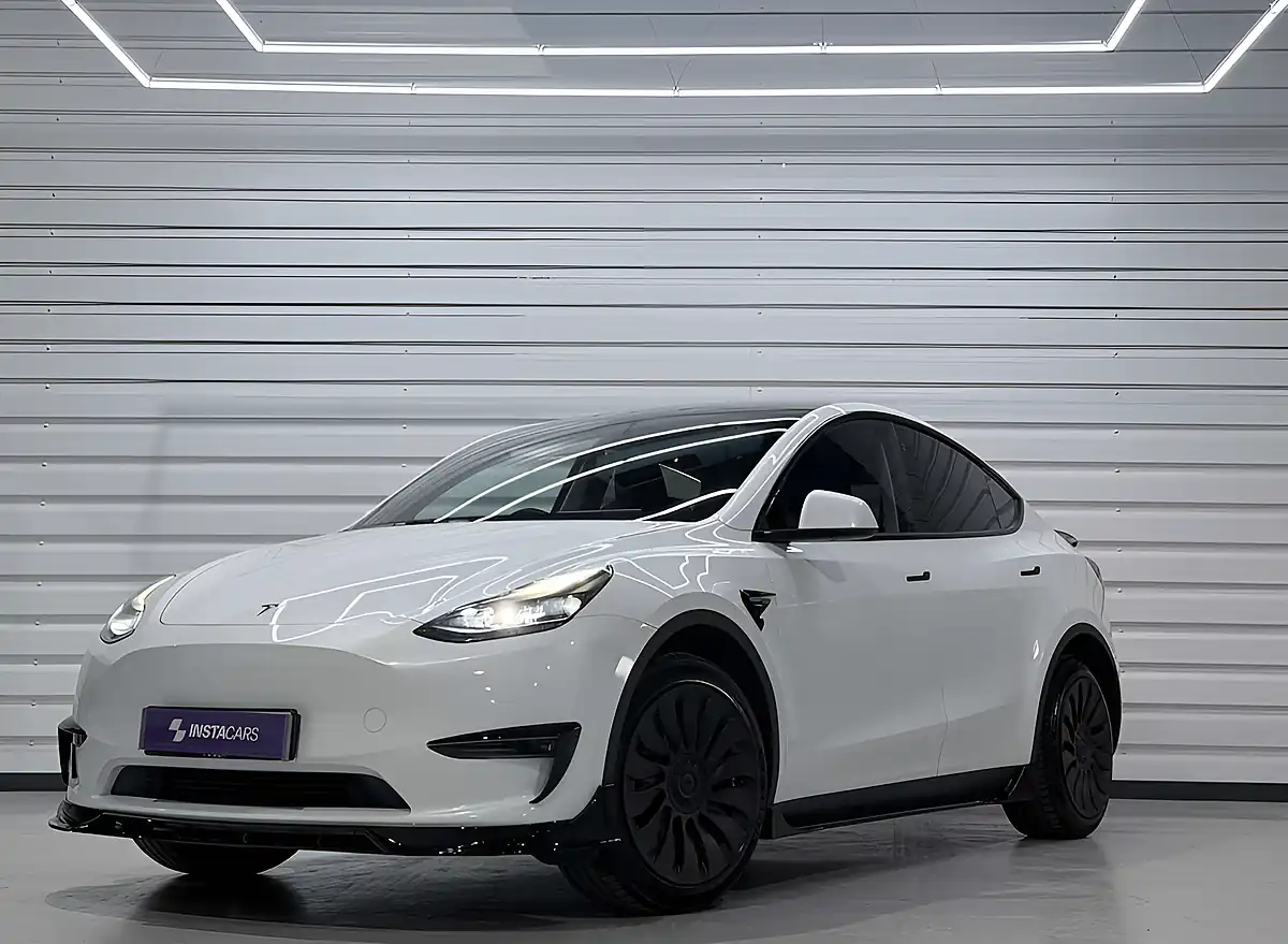 Used 2023 Tesla Model Y Long Range White - Front View