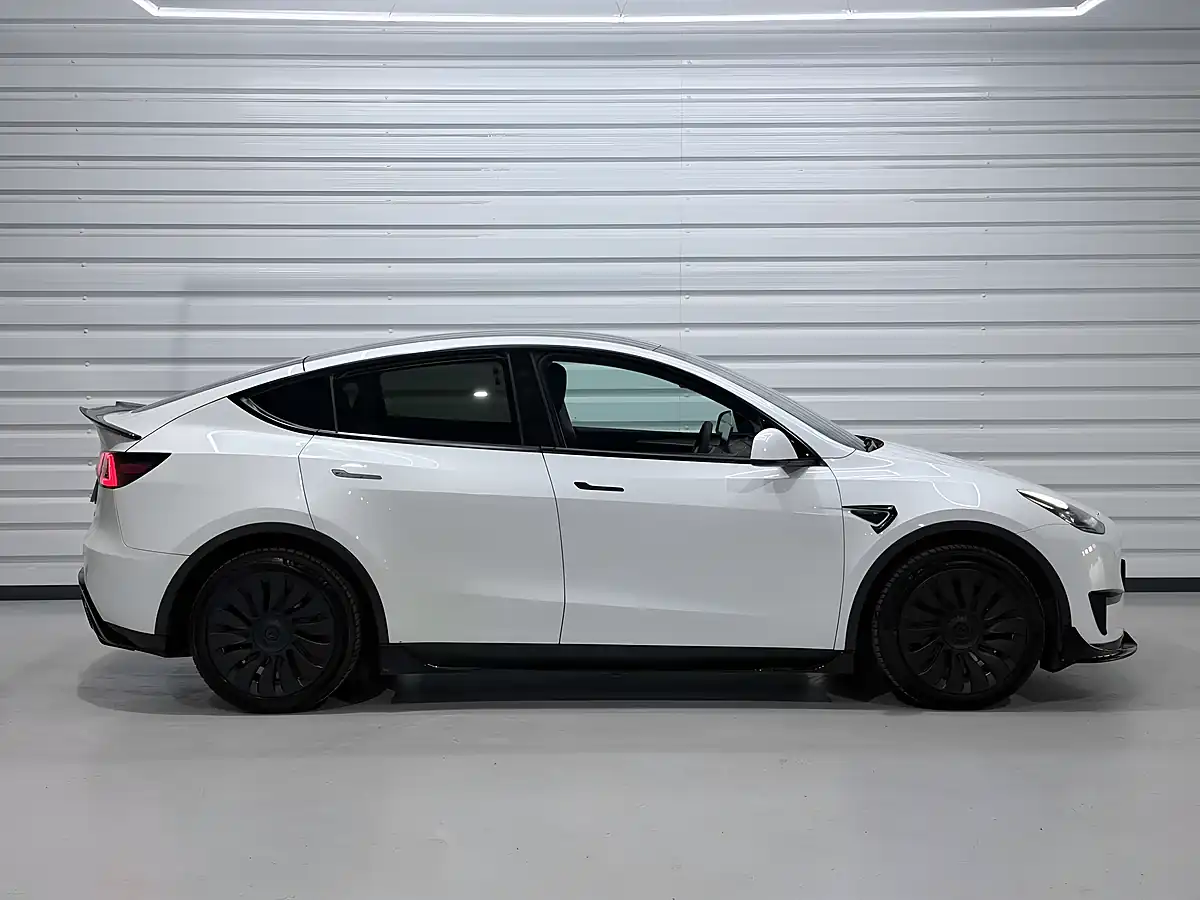 Used 2023 Tesla Model Y Long Range White - Interior and Exterior details 12