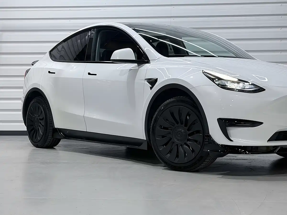 Used 2023 Tesla Model Y Long Range White - Interior and Exterior details 15