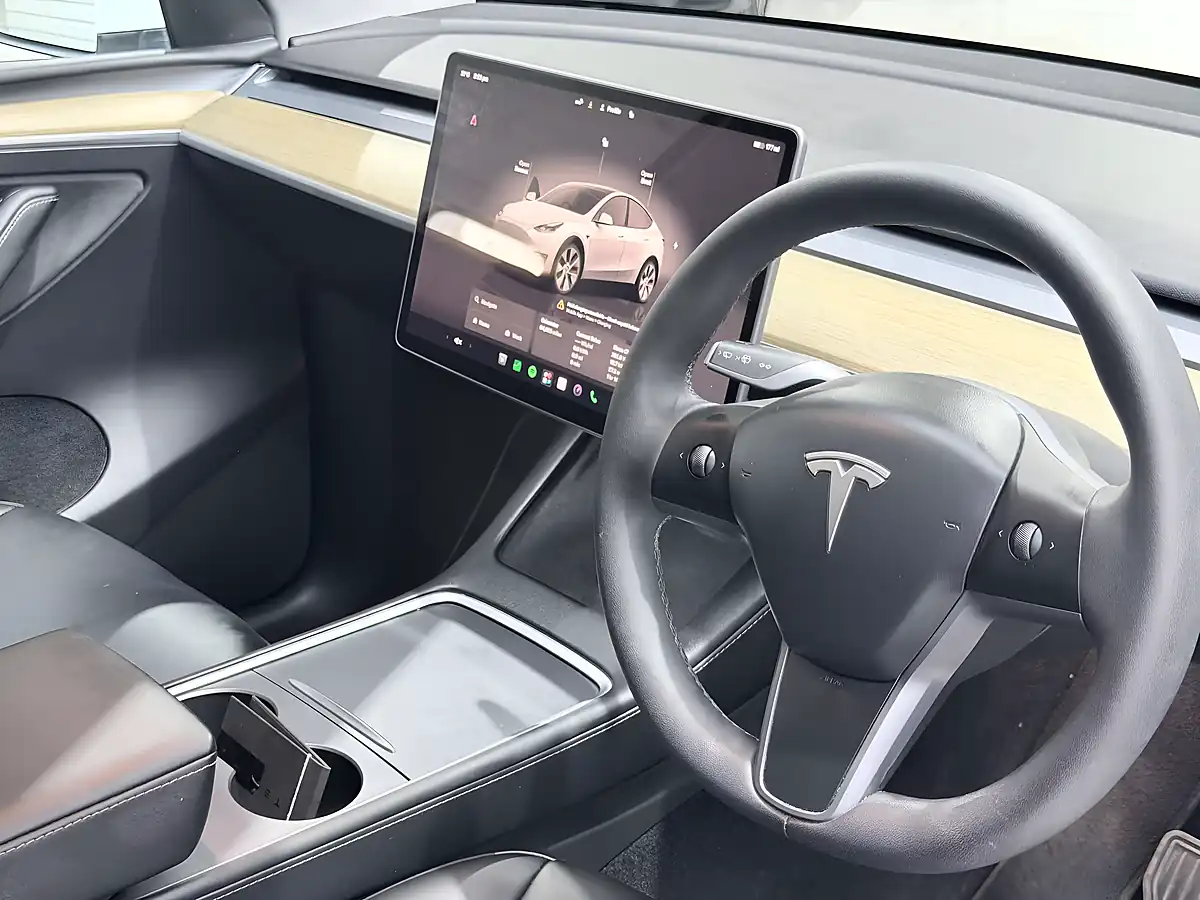 Used 2023 Tesla Model Y Long Range White - Interior and Exterior details 3