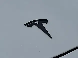 Used 2023 Tesla Model Y Long Range White - Interior and Exterior details 18