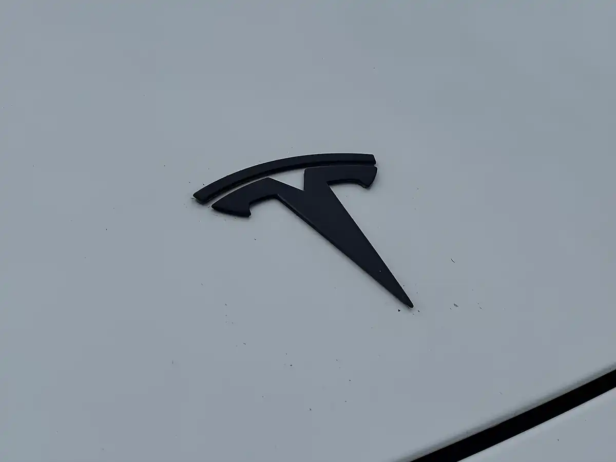 Used 2023 Tesla Model Y Long Range White - Interior and Exterior details 18
