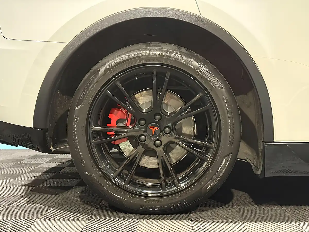 Used 2023 Tesla Model Y Long Range White - Interior and Exterior details 12