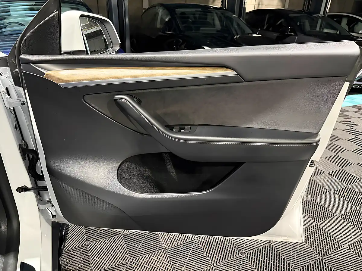 Used 2023 Tesla Model Y Long Range White - Interior and Exterior details 14