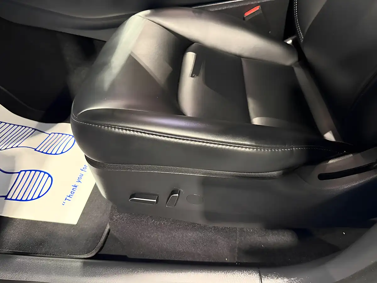Used 2023 Tesla Model Y Long Range White - Interior and Exterior details 16
