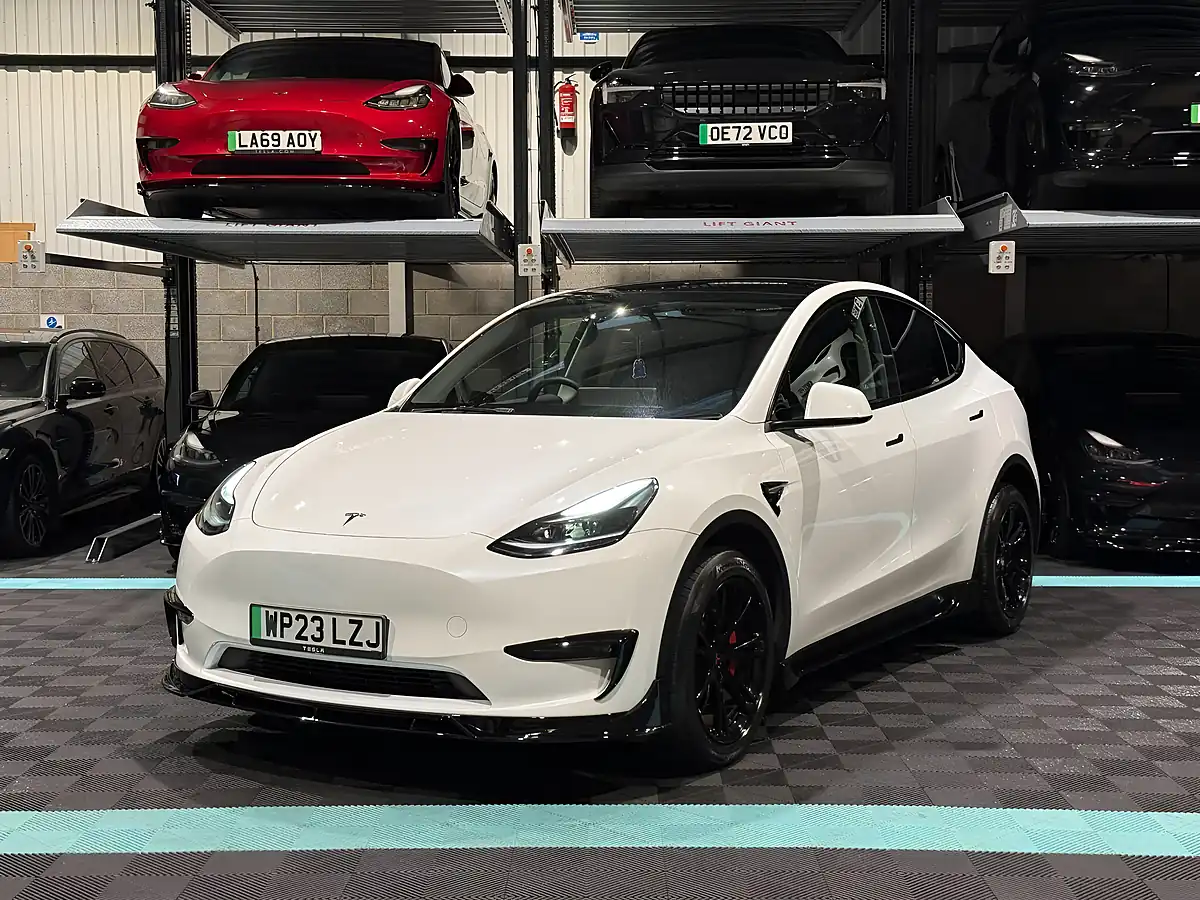 Used 2023 Tesla Model Y Long Range White - Interior and Exterior details 5