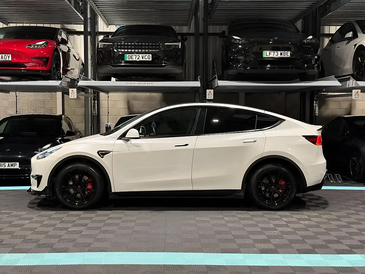 Used 2023 Tesla Model Y Long Range White - Interior and Exterior details 6