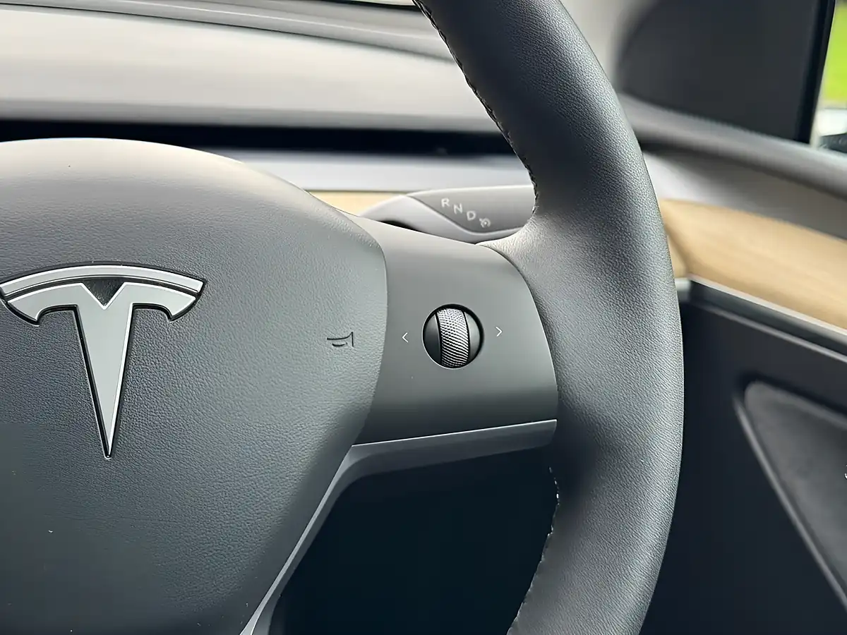 Used 2023 Tesla Model Y RWD Black - Interior and Exterior details 17