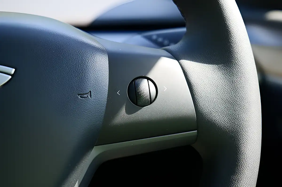 Used 2023 Tesla Model Y SUV 5dr White - Interior and Exterior details 10