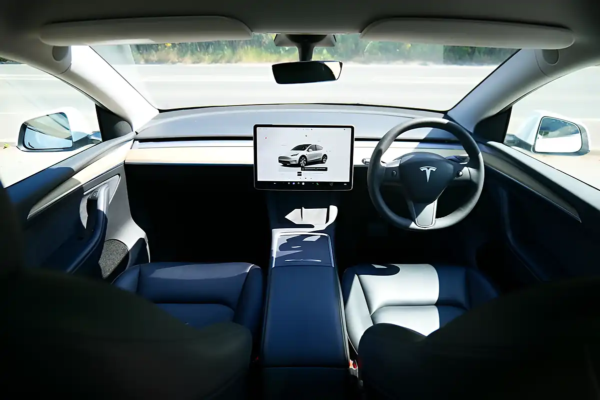 Used 2023 Tesla Model Y SUV 5dr White - Interior and Exterior details 11