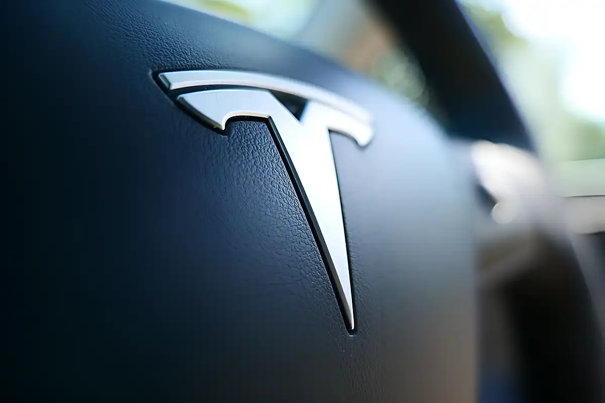 Used 2023 Tesla Model Y SUV 5dr White - Interior and Exterior details 8