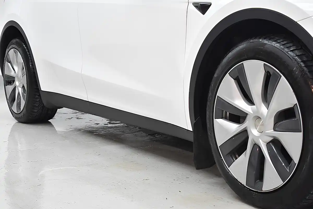 Used 2023 Tesla Model Y White - Interior and Exterior details 12