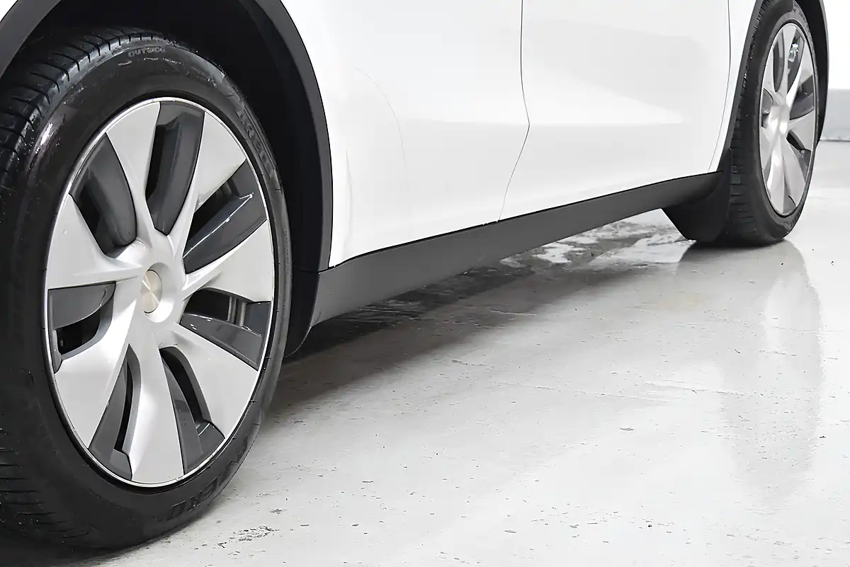 Used 2023 Tesla Model Y White - Interior and Exterior details 15