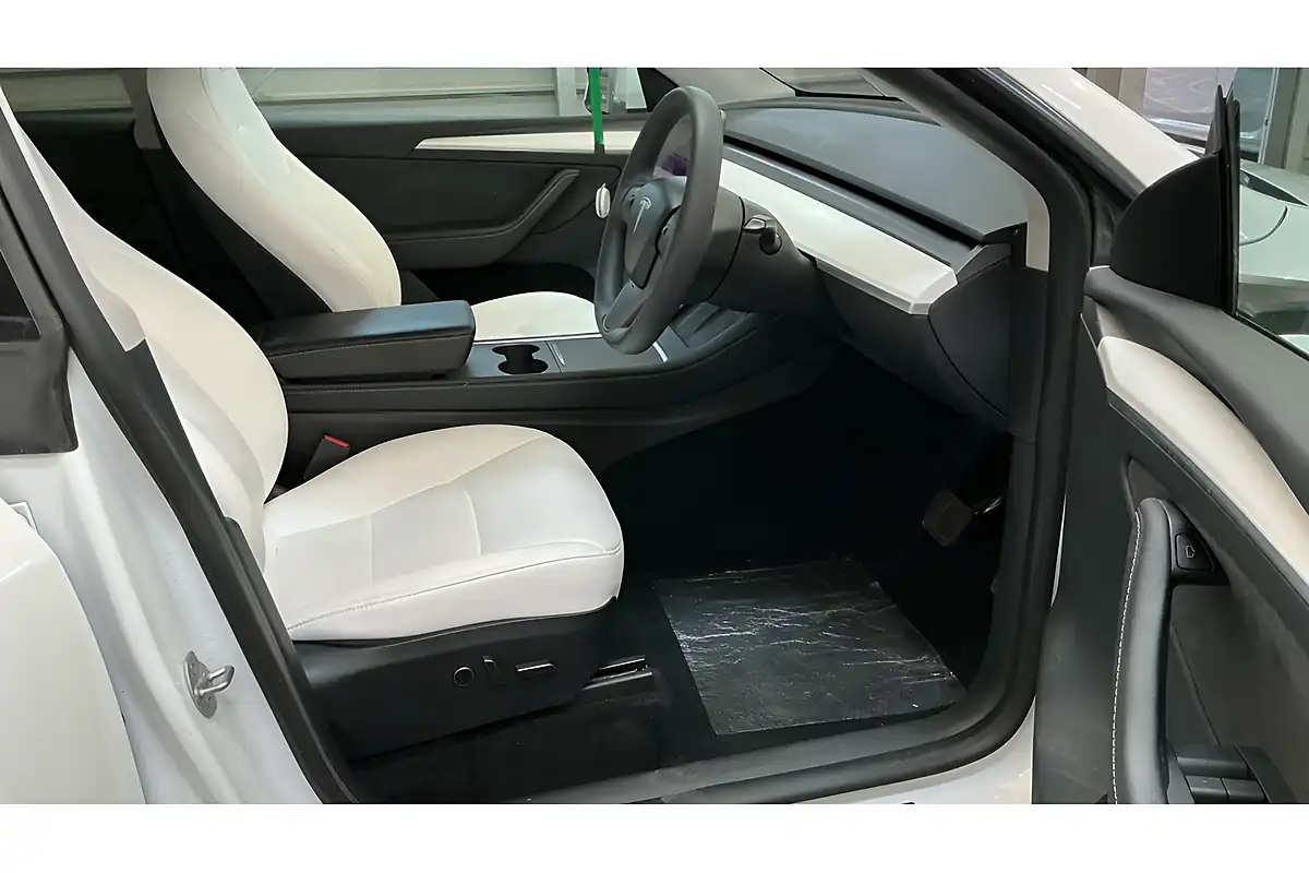 Used 2023 Tesla Model Y White - Interior and Exterior details 3