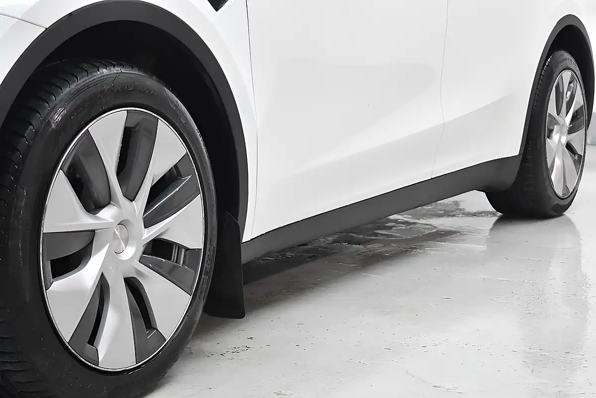 Used 2023 Tesla Model Y White - Interior and Exterior details 8