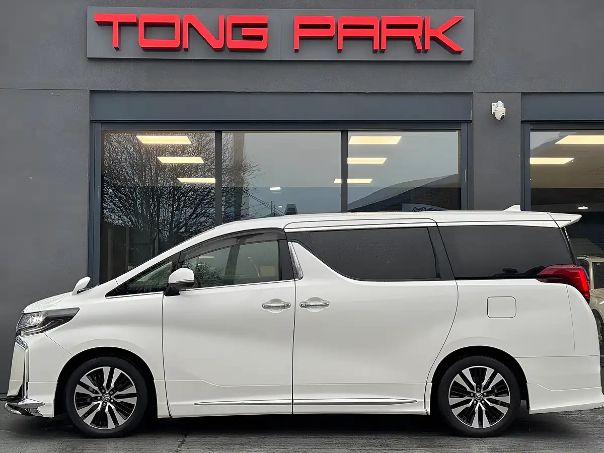 Used 2023 Toyota Alphard S C Package White - Interior and Exterior details 10