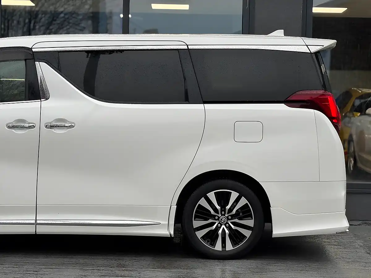 Used 2023 Toyota Alphard S C Package White - Interior and Exterior details 12