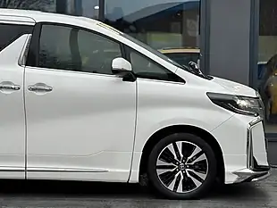 Used 2023 Toyota Alphard S C Package White - Interior and Exterior details 7