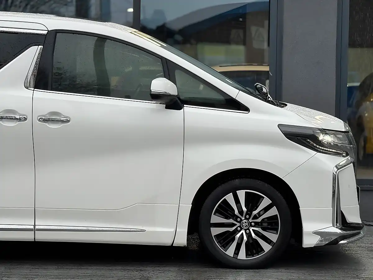 Used 2023 Toyota Alphard S C Package White - Interior and Exterior details 7