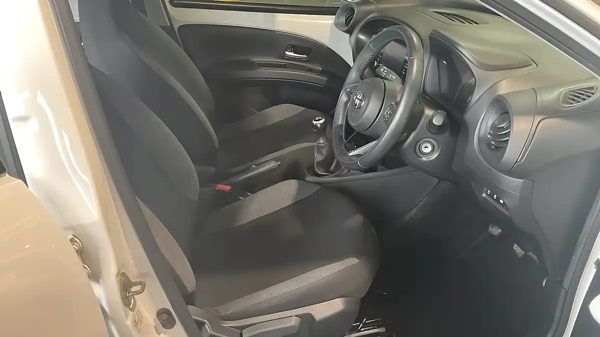 Used 2023 Toyota Aygo X Pure Pure White - Interior and Exterior details 8